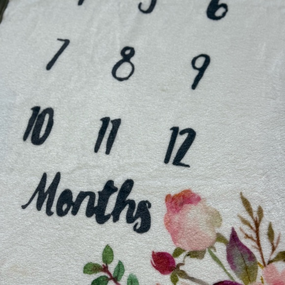 Floral Baby Milestone Blanket | Monthly Photo Prop | 0–12 Months - Picture 2 of 3